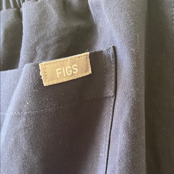 Figs Women’s Cargo Scrub Pants Size XS Navy Gently used - Picture 2 of 7